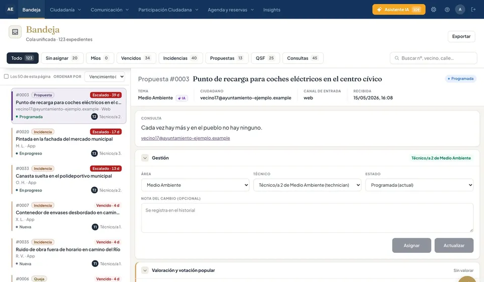 Bandeja unificada del panel de gestión con la lista de casos y el detalle de una propuesta